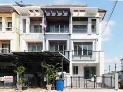ขายราคาพิเศษ ทาวน์โฮม 3 ชั้น ม.บ้านกลางเมือง ขนาด 21.1 ตร.ว. 3นอน 3น้ำ บ้านสวยแปลงมุม ทำเลดีมาก ฟังชั่นดีเยี่ยม เฟอร์ครบ พื้นที่กว้าง รีโนเวทใหม่ พร้อมเข้าอยู่ได้ทันที พระราม 9 - รามคำแหง]