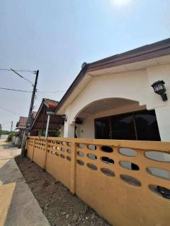ขายถูกมาก!! บ้านชั้นเดียวพร้อมที่ดิน ทำเลทอง ซ.บ้านขัวแคร่ 15 อ.เมือง จ.เชียงราย เพียง 1 นาทีถึงแม็คโครเชียงราย-202503192044061742391846709.jpg