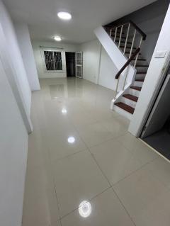 #ให้เช่าบ้านทาวน์ฮ้าส์ งามเจริญ16 บางละมุง โรงโป๊ะใกล้ ดูโฮม ค่าเช่า 7000บาทเท่านั้น!! 