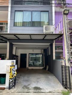 ขายถูก ทาวน์โฮม 3 ชั้น บ้านกฤษณาไพรเวทซิตี้ ติดถนนใหญ่กรุงเทพกรีทา บ้านสภาพดีมาก