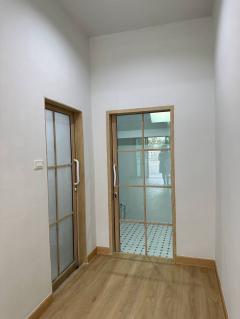 ขายทาวน์เฮ้าส์ หมู่บ้านทอรุ้ง บ้านหลังมุม รีโนเวทใหม่ทั้งหลัง (N.1627)-202503241526561742804816301.jpg