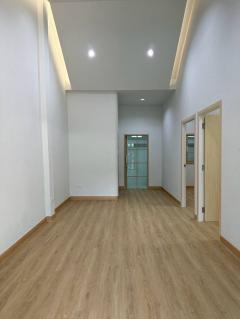 ขายทาวน์เฮ้าส์ หมู่บ้านทอรุ้ง บ้านหลังมุม รีโนเวทใหม่ทั้งหลัง (N.1627)-202503241526591742804819814.jpg