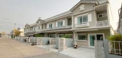 ขายทาวน์เฮ้าส์ 2 ชั้น หลังมุม วิวสวย สภาพใหม่! ในโครงการ Villaggio สันทราย (แลนด์แอนด์เฮ้าส์) จ.เชียงใหม่ เดินทางไปเซ็นทรัลเฟสติวัล 10 นาที