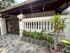 ขายทาวน์เฮ้าส์ ติดรถไฟฟ้า ลาดพร้าว71 ต่อเติมเต็ม ** เพียง 6.8 ล้านบาท ** (N.1636)