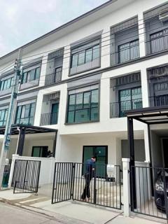 ให้เช่าทาวโฮม 3 ชั้นบ้านลุมพินี ทาวน์เพลส สุขุมวิท-ศรีนครินทร์ ตรงข้าม อิมโพเรียมเวิลด์ สำโรง  หน้าซอย มีBTS สำโรง อีกฝั่งBTS ศรีนครินทร์