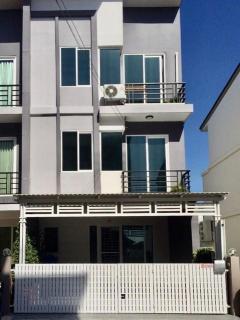 B20 ให้เช่า ทาวน์โฮม หมู่บ้าน Gusto Grand สโต้ แกรนด์รามคำแหง ซอยมีสทีน ถนนรามคำแหง-202504041722401743762160946.jpg
