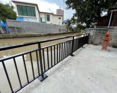 ขาย ที่ดิน พร้อมสิ่งปลูกสร้าง ถนนเจริญนคร 54 ใจกลางเมือง เดินทางสะดวก-202504060122471743877367898.jpg
