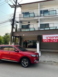 ทาวน์โฮม ทาวน์โฮม 3 ชั้น (ห้องมุม) ขนาด 31.6 ตร.ว. (พื้นที่ใช้สอย 300 ตร.ม.) อ.เมืองเลย จ.เลย 0 Rai 0 งาน 32 ตรว. 3ห้องนอน 2300000 บ. คุ้มค่า ราคาถูก และอยู่ในทำเลที่ดีมาก