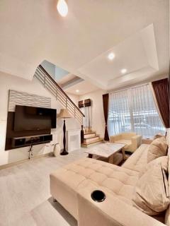 ให้เช่าทาวน์โฮม3ชั้นย่านกรุงเทพกรี