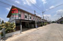 ทาวน์เฮาส์ หมู่บ้าน ภัทรไพรเวท 2 เฟส 3 เนื้อที่ 26.2 ตรว. ใกล้วัดสะแก ถนน ปทุมธานี-สามโคก-เสนา ต.สามโคก อ.สามโคก จ.ปทุมธานี