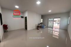 ทาวน์เฮาส์ หมู่บ้าน ภัทรไพรเวท 2 เฟส 3 เนื้อที่ 26.2 ตรว. ใกล้วัดสะแก ถนน ปทุมธานี-สามโคก-เสนา ต.สามโคก อ.สามโคก จ.ปทุมธานี-202504110939331744339173905.jpg