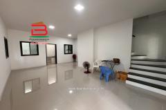 ทาวน์เฮาส์ หมู่บ้าน ภัทรไพรเวท 2 เฟส 3 เนื้อที่ 26.2 ตรว. ใกล้วัดสะแก ถนน ปทุมธานี-สามโคก-เสนา ต.สามโคก อ.สามโคก จ.ปทุมธานี-202504110939341744339174519.jpg