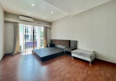 ขาย-ให้เช่า ทาวน์โฮม 3 ชั้น *ทำเลทอง* หมู่บ้านลีออง ซ.สุขุมวิท 62, 25 ตรว. 218 ตรม.-202504111433071744356787423.jpg