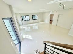 บ้านเดี่ยว เซนโทร บางนา ใกล้ เมกา บางนา ฟรีทุกค่าใช้จ่ายวันโอน-202504111550471744361447435.jpg