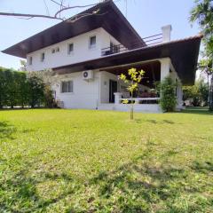 ขายบ้านเมืองเอก บ้านเดี่ยวหลังใหญ่ ติดริมน้ำ เนื้อที่ 324 ตรว. ซอยเอกรัตน์ 6 ตำบลหลักหก  อำเภอเมืองปทุมธานี -202504151333511744698831329.jpeg