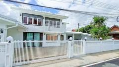 บ้านพักตากอากาศ สไตล์โลคอลเฮ้าส์ บ้านหัวมุม สันป่าตอง 