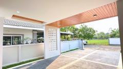 #บ้านสวยเรียบหรูสไตล์โมเดิร์น ใกล้กาดฝรั่ง พื้นที่ใช้สอยลงตัวตั้งอยู่ในโครงการคุณภาพ หมู่บ้านโรยัลวิลล์ บรรยากาศเงียบสงบ เป็นส่วนตัว พร้อมเข้าอยู่ทันที-202504201218181745126298196.jpg