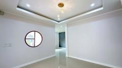 #บ้านสวยเรียบหรูสไตล์โมเดิร์น ใกล้กาดฝรั่ง พื้นที่ใช้สอยลงตัวตั้งอยู่ในโครงการคุณภาพ หมู่บ้านโรยัลวิลล์ บรรยากาศเงียบสงบ เป็นส่วนตัว พร้อมเข้าอยู่ทันที-202504201218461745126326404.jpg