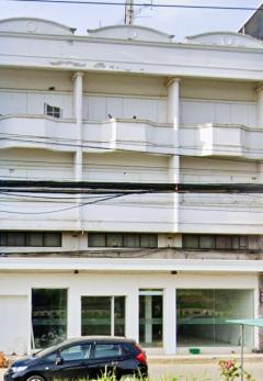 ให้เช่าอาคารพาณิชย์ 3.5 ชั้น ติดถนนมิตรภาพ 38ตร.วา.434ตร.ม.2 คูหา ม.พิษณุโลก 1.9 กม.  3 น้ำ โลตัส พิษณุโลก 1.8 กม. 