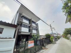 ทาวน์โฮมสร้างใหม่ 3 ชั้น ถ.ติวานนท์ 52 ท่าทราย เมืองนนทบุรี-202504261056351745639795400.jpg
