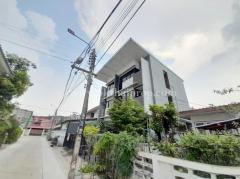 ทาวน์โฮมสร้างใหม่ 3 ชั้น ถ.ติวานนท์ 52 ท่าทราย เมืองนนทบุรี-202504261056401745639800889.jpg