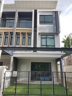 เช่า ขาย ทาวน์โฮม 3 ชั้น หลังมุม โครงการ Patio วัชรพล รามอินทรา