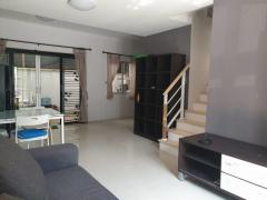 TOWNHOUSE - 3000000 บ. 3 Bedroom พื้นที่ =  18 ตร.วา ใกล้ - ศูนย์ราชการแจ้งวัฒนะ - รร. หอวัง นนทบุรี - โรบินสัน ศรีสมาน -ทางด่วน และสนามฟุตบอลเมืองทองยูไนเตด สภาพแวดล้อมดี ขายบ้านพร้อมผู้เช่า เดือนละ 12000