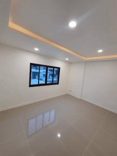 ขายด่วนทาวน์เฮ้าส์ รีโนเวทใหม่ ถนนรามคำแหง 118 ใกล้กาญนาภิเษก (N.1702)-202505021707561746180476134.jpg