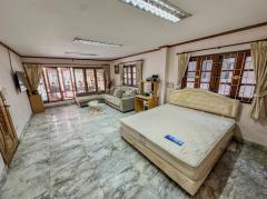 RM164  ขาย-เช่าบ้านเดี่ยวและโกดัง ถ.รามอินทรา ตรงข้ามแฟชั่นไอซ์แลนด์ หลังใหญ่ 5 นอน 4 น้ำ-202505021855291746186929500.jpg