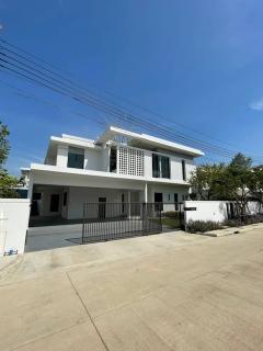 BH3570-ให้เช่าบ้านเดี่ยวหรู-2-ชั้น-ติด-Lake-