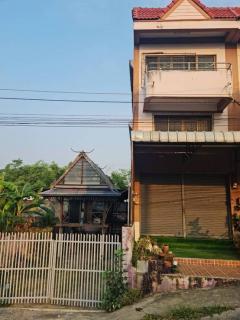 ขายและให้เช่า อาคารพาณิชย์พาณิชย์ พร้อมที่ดินเปล่า เมืองนครสวรรค์ โทร 0873154202