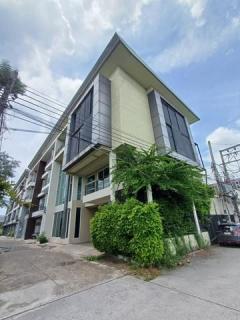 ให้เช่า โฮมออฟฟิศ 4 ชั้น ห้องมุม ถนนรามอินทรา ใกล้แฟชั่นไอแลนส์ MRTวงแหวนรามอินทรา สามารถจดทะเบียนบริษัทได้