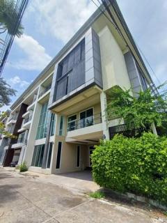 ให้เช่า โฮมออฟฟิศ 4 ชั้น ห้องมุม ถนนรามอินทรา ใกล้แฟชั่นไอแลนส์ MRTวงแหวนรามอินทรา สามารถจดทะเบียนบริษัทได้-202505111119391746937179516.jpg