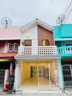 ขายทาวน์เฮาส์-ตกแต่งพร้อมเฟอร์นิเจ