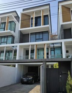 ขายทาวน์โฮม 3.5 ชั้น โครงการแกลม ลาดพร้าว 71 ซอยสตรีวิทยา 2 ใกล้ mrt ลาดพร้าว-202505131308171747116497174.jpg