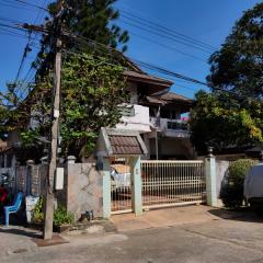 ขาย บ้านเดี่ยว หมู่บ้านปรีชา 2 ชั้น ขนาดเนื้อที่ดิน 90 ตารางวา พื้นที่ใช้สอย 250 ตารางเมตร เจ้าของขายเอง