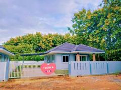 ขายบ้านเดี่ยว ชั้นเดียว สไตล์ปั้นหยา ลดพิเศษ 200,000 บ./หลัง พร้อมเข้าอยู่ ทำเลดี ห่างจากเชียงใหม่เพียง 20 กม.