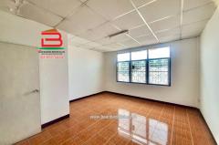 ทาวน์เฮาส์ หมู่บ้าน อยู่เจริญ 1 (คลอง 4 ลำลูกกา) เนื้อที่ 17 ตรว. ใกล้โรงเรียนบีคอนเฮาส์ แย้มสอาดรังสิต ถนนรังสิต-นครนายก ต.บึงยี่โถ อ.ธัญบุรี จ.ปทุมธานี-202505151500121747296012242.jpg