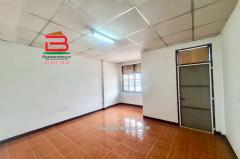 ทาวน์เฮาส์ หมู่บ้าน อยู่เจริญ 1 (คลอง 4 ลำลูกกา) เนื้อที่ 17 ตรว. ใกล้โรงเรียนบีคอนเฮาส์ แย้มสอาดรังสิต ถนนรังสิต-นครนายก ต.บึงยี่โถ อ.ธัญบุรี จ.ปทุมธานี-202505151500121747296012874.jpg