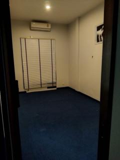 RM206ให้เช่าทาวน์โฮม 3 ชั้น  ทาวน์อินทาวน์ หลังมุม ทำโฮมออฟฟิศได้ มีที่จอดรถได้หลายคัน ดารานักแสดงอาศัยอยู่เยอะ-202505161928451747398525501.jpg