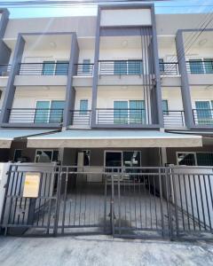 ให้เช่า ทาวน์โฮม Baan Klang Muang Suanluang : บ้านกลางเมือง สวนหลวง 220 ตรม. 20 ตร.วา พร้อมอยู่-202505180807241747530444353.jpg