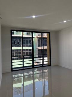 ขายทาวน์โฮม 3 ชั้น 17 ตร.ว. เหมาะเป็นที่อยู่อาศัยและสำนักงานได้ ย่านซังฮี้ ใกล้ MRT สิรินธร เพียง 4.6 ล้านบาทเท่านั้น-202505191335571747636557735.jpg