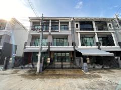 ขายทาวน์โฮม 3 ชั้น หมู่บ้านบ้านกลางเมืองสุขสวัสดิ์ ใจกลางเมือง เฟอร์นิเจอร์ครบครันพร้อมอยู่ ใกล้เซ็นทรัลพระราม 3