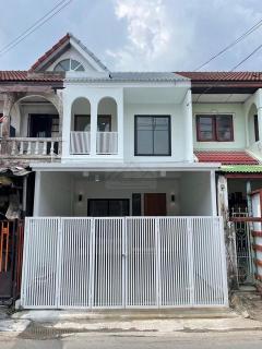 ขายทาวน์เฮาส์ 2 ชั้น 22 ตรว. ซอยนวมินทร์ 111 ใกล้ตลาดปัฐวิกรณ์ ( รีโนเวทใหม่ )