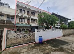 ขายทาวน์โฮม 3 ชั้น 2 ห้อง เนื้อที่ 62 ตร.ว. หมู่บ้านร่วมจิตร ทำเลทอง การเดินทางสะดวกมาก ซอยสุขุมวิท 22