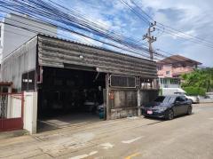 ให้เช่าโกดัง พร้อมบ้าน 2 ชั้น หมู่บ้านเสรี พระราม 9 แปลงมุม อยู่ตรงข้ามเดอะไนน์