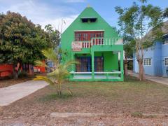 บ้านพักตากอากาศห่างจากทะเลเพียง50เมตรติดชายหาดบ้านกรูด