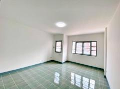 ขายทาวน์โฮม 3 ชั้น หมู่บ้านลัลลี่วิลล์ ลำลูกกา-คลอง 1 เนื้อที่ 21 ตารางวา  ซอยบุญคุ้ม(ซอยลำลูกกา 1) ถนนลำลูกกา ตำบลคูคต อำเภอลำลูกกา จังหวัดปทุมธานี-202505271156221748321782375.jpg