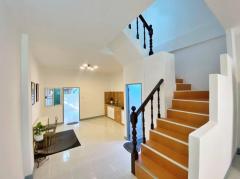 ขายทาวน์โฮม 3 ชั้น หมู่บ้านลัลลี่วิลล์ ลำลูกกา-คลอง 1 เนื้อที่ 21 ตารางวา  ซอยบุญคุ้ม(ซอยลำลูกกา 1) ถนนลำลูกกา ตำบลคูคต อำเภอลำลูกกา จังหวัดปทุมธานี-202505271156481748321808173.jpg