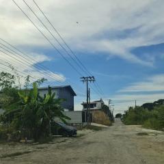 ขายที่ดินพร้อมสิ่งปลูกสร้าง ในซอยร่มเกล้า 19 ถนน ซีเมนต์ ราคาดีทำเลดีติดต่อผึ้งรติ โทร 061-9419-639